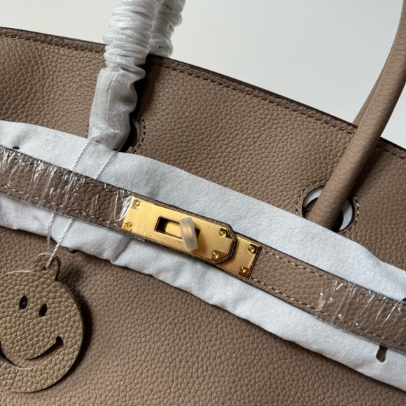 Etoupe Pebble Leather 30 Leather Bag Belted Lock Key Satchel w/ Gold Hardware C1 - Picture 3 of 16